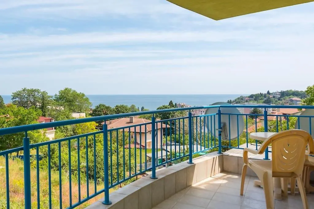 Lighthouse Apartment Varna